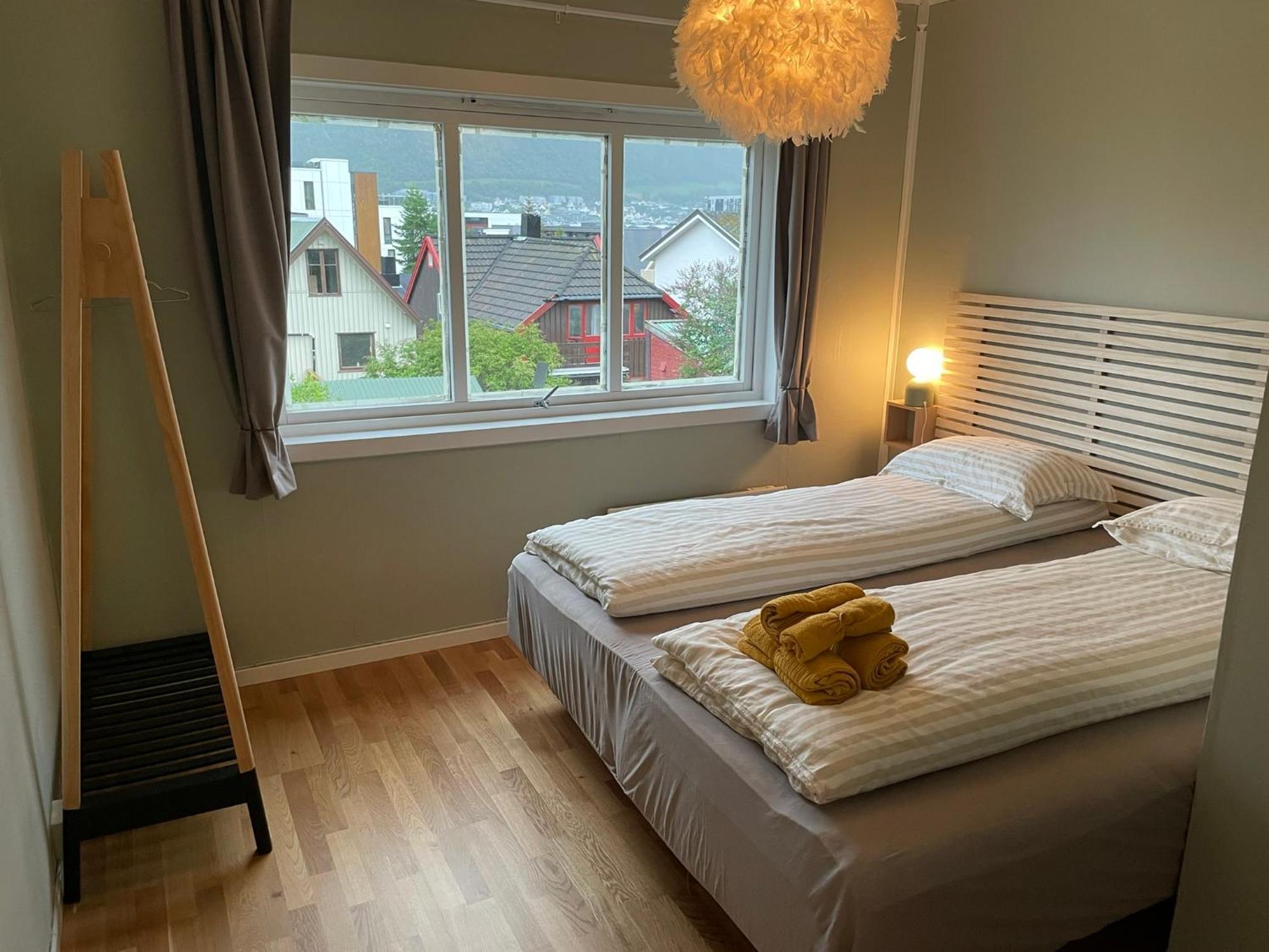 Centrally Located Apartment In Classic Townhouse Tromso Bagian luar foto