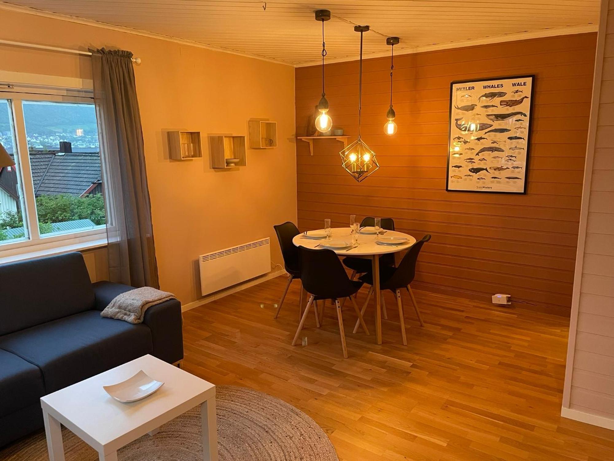 Centrally Located Apartment In Classic Townhouse Tromso Bagian luar foto