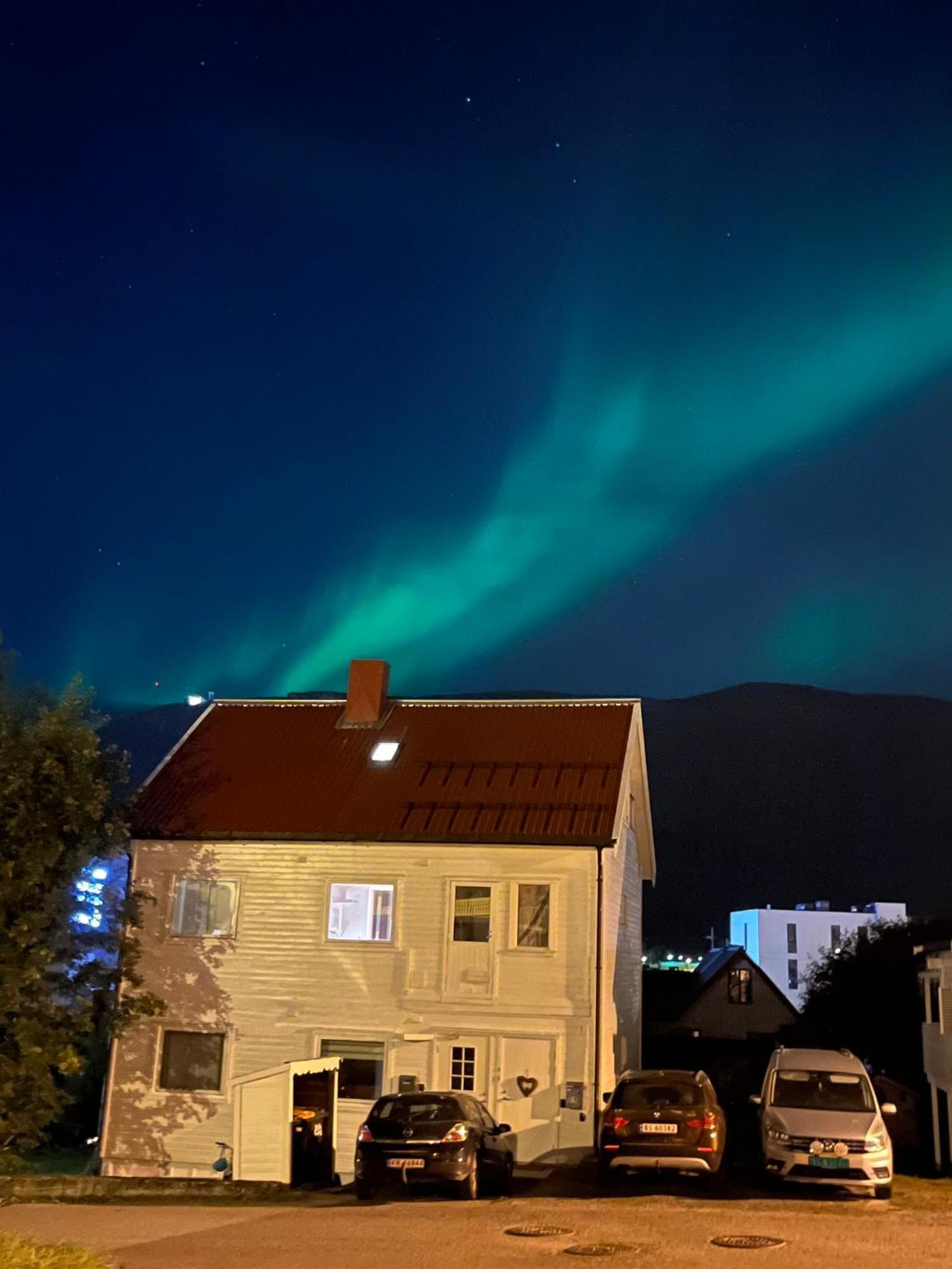 Centrally Located Apartment In Classic Townhouse Tromso Bagian luar foto